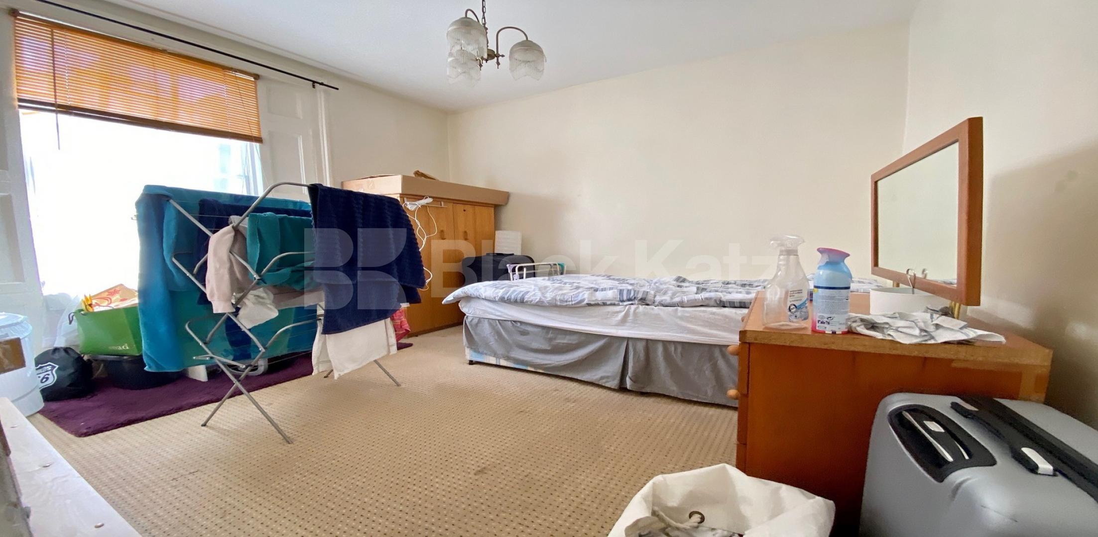 			VIRTUAL TOUR AVAILABLE!, 3 Bedroom, 1 bath, 1 reception Apartment			 Remington Street, ANGEL 